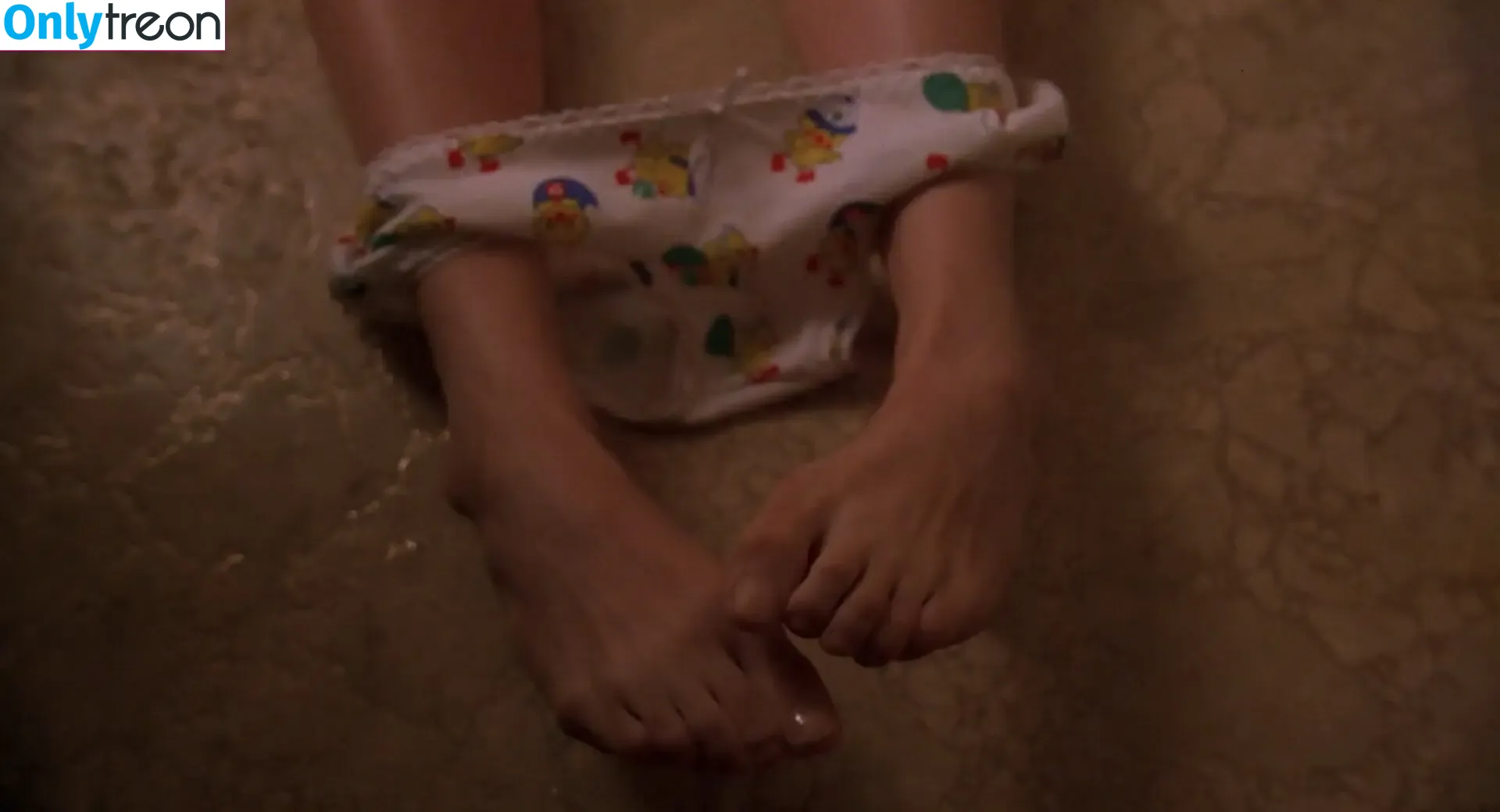 Natasha Lyonne nude photo #0147 (nlyonne)