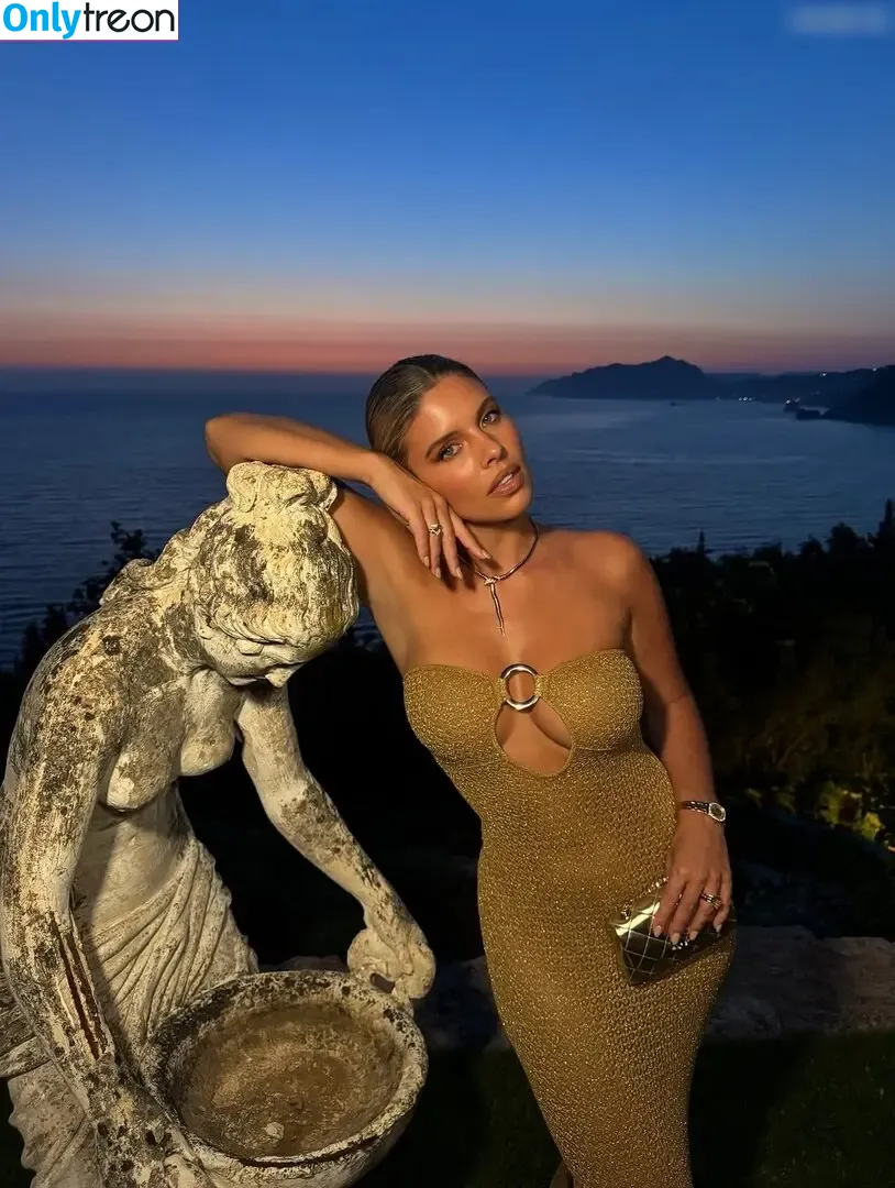 Natasha Oakley nude photo #0789 (tashoakley)