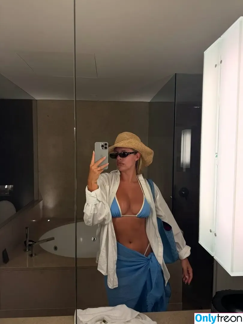 Natasha Oakley nude photo #0817 (tashoakley)