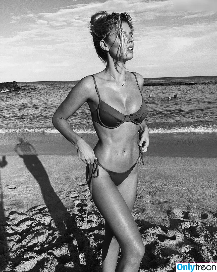 Natasha Oakley nude photo #0830 (tashoakley)