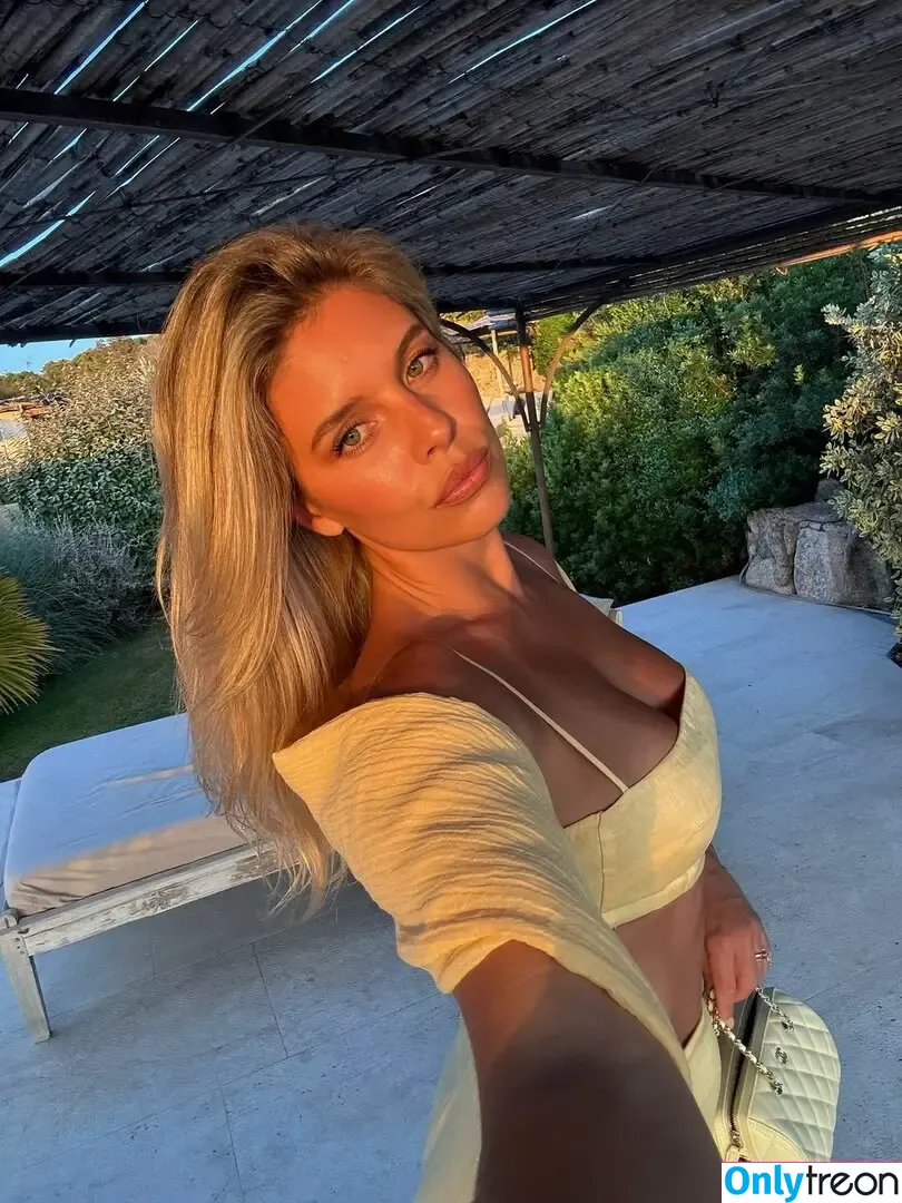 Natasha Oakley nude photo #0875 (tashoakley)