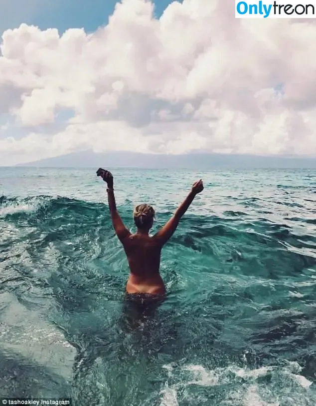 Natasha Oakley nude photo #0932 (tashoakley)