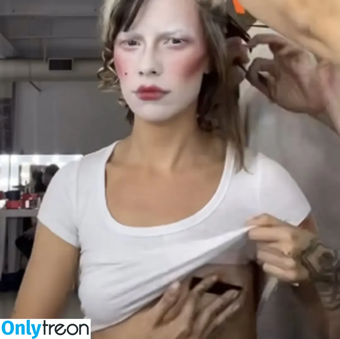 Nath Mastrobiso nude photo #0007 (mastrobiso / nathaliacastrofc)