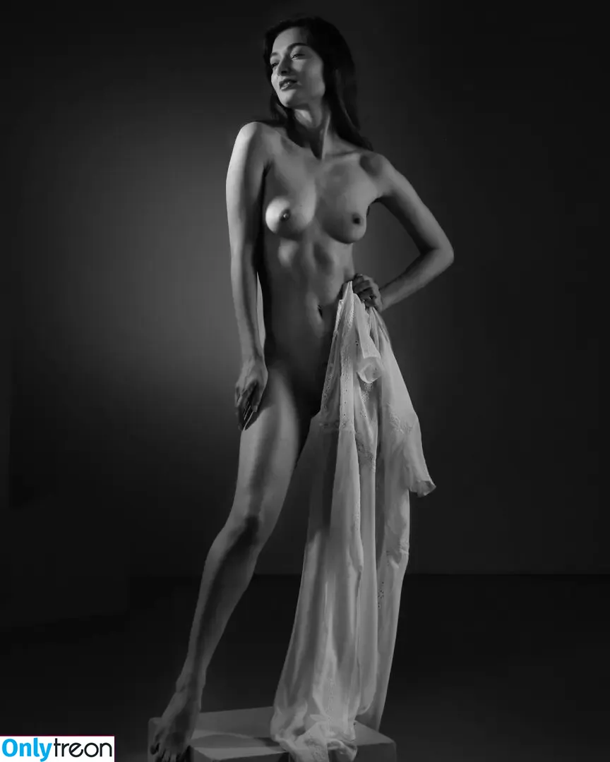Nayamodel nude photo #0009 (model.nayaa)