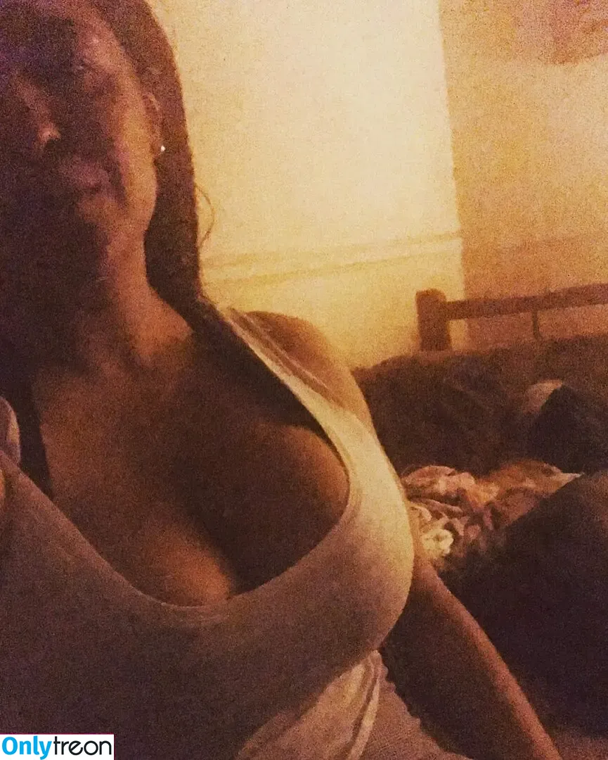 Naza Aducci nude photo #0001 (Nazadefl / nazarena_aducci_)