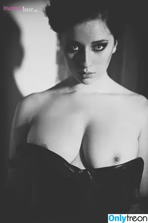 Necianavine nude photo #0012