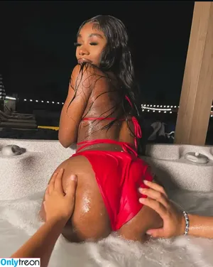 Neenah Brown / neenahbrownn nude photo #0001
