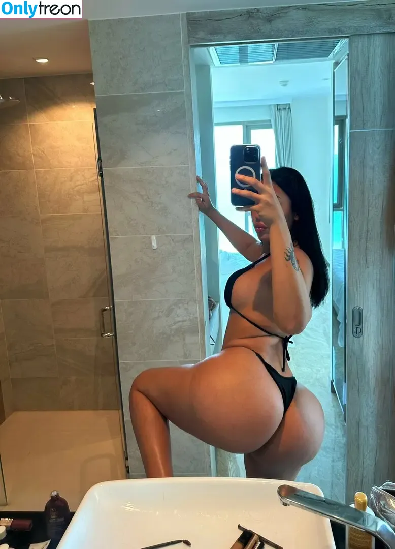 Nefeets nude photo #0002 (lyinna7 / nefeeparis)