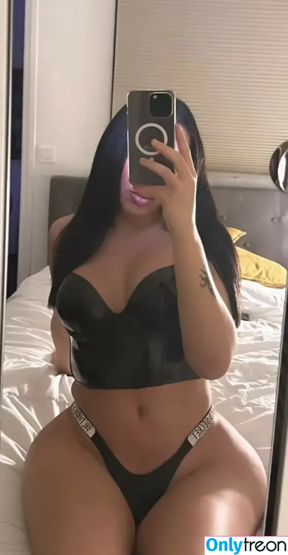 Nefeets nude photo #0008 (lyinna7 / nefeeparis)