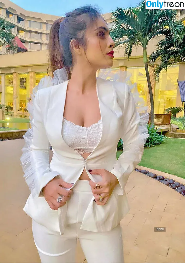 Neha Malik nude photo #0112 (Nehamalik335)