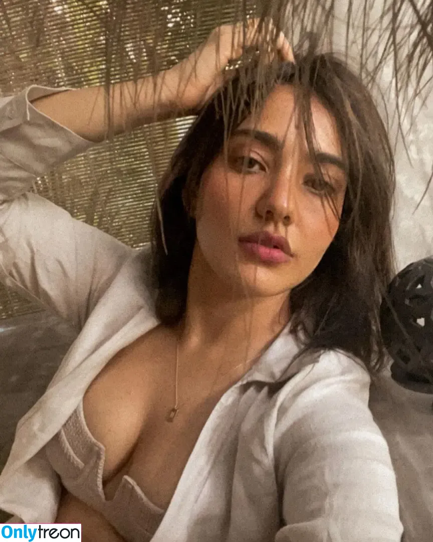 Neha Sharma nude photo #0081 (nehasharmaofficial)