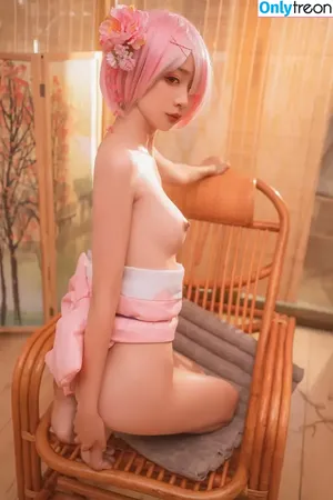 nekokoyoshi / kumicho_cat / 喵小吉 / 爆机少女 喵小吉 nude photo #2369
