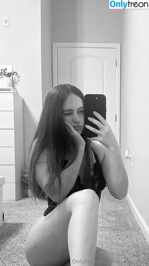 Nelly Becmac / nelly_becmac / thepeachapp model nude photo #0151