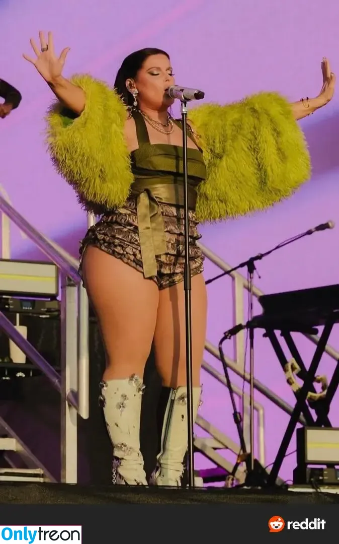 Nelly Furtado nude photo #0621 (juicyunknown / nellyfurtado)