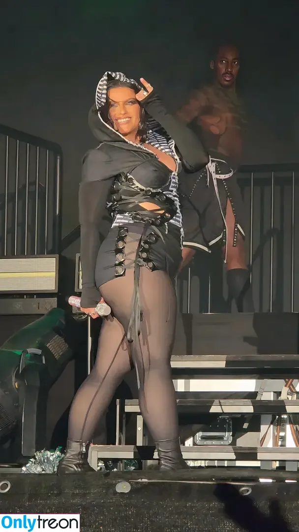Nelly Furtado nude photo #0672 (juicyunknown / nellyfurtado)