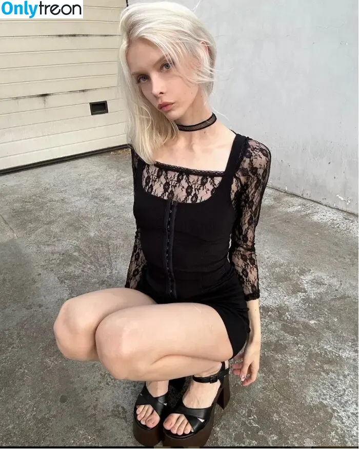neondemon_ nude photo #0001 (maeve / nnd3mn)