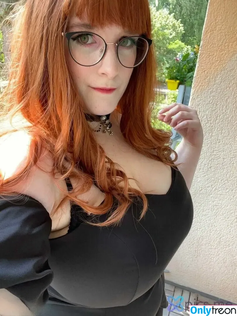 Nerdy Cinnamon nude photo #0157 (cinnamon.nerd / nerdy_cinnamon)