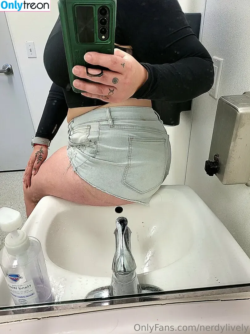 nerdylively nude photo #0004 (nerdylivelyart)