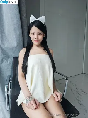 nerdyyumi / yumi_webtoon nude photo #0025