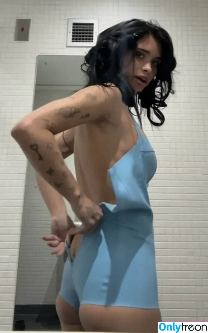 Nessa Barrett nude photo #0393 (moonologues / nessabarrett)