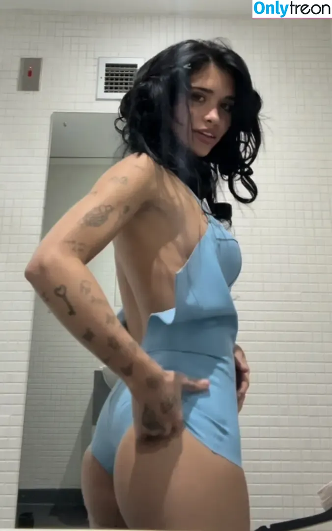 Nessa Barrett nude photo #0394 (moonologues / nessabarrett)