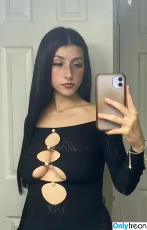 nevaevaaaaa / nevaevaaaaaa nude photo #0011