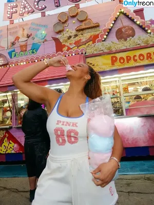 Nia Sioux / niasioux nude photo #0140