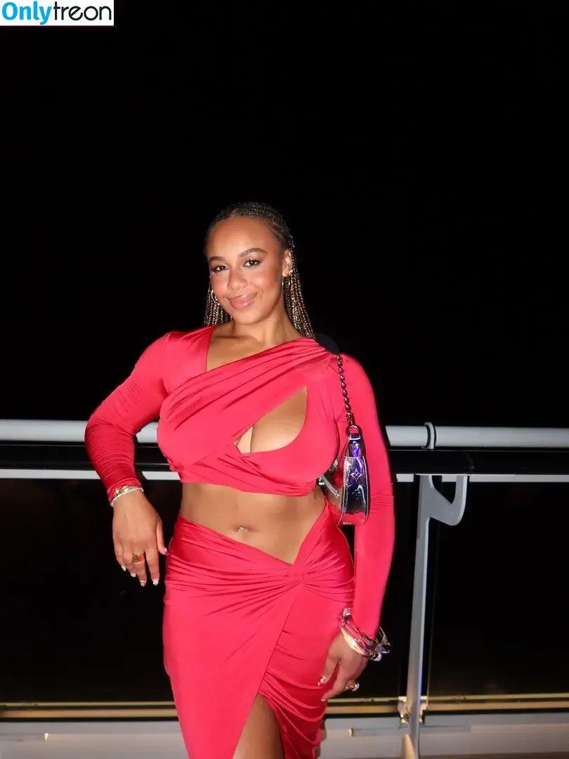 Nia Sioux nude photo #0162 (niasioux)