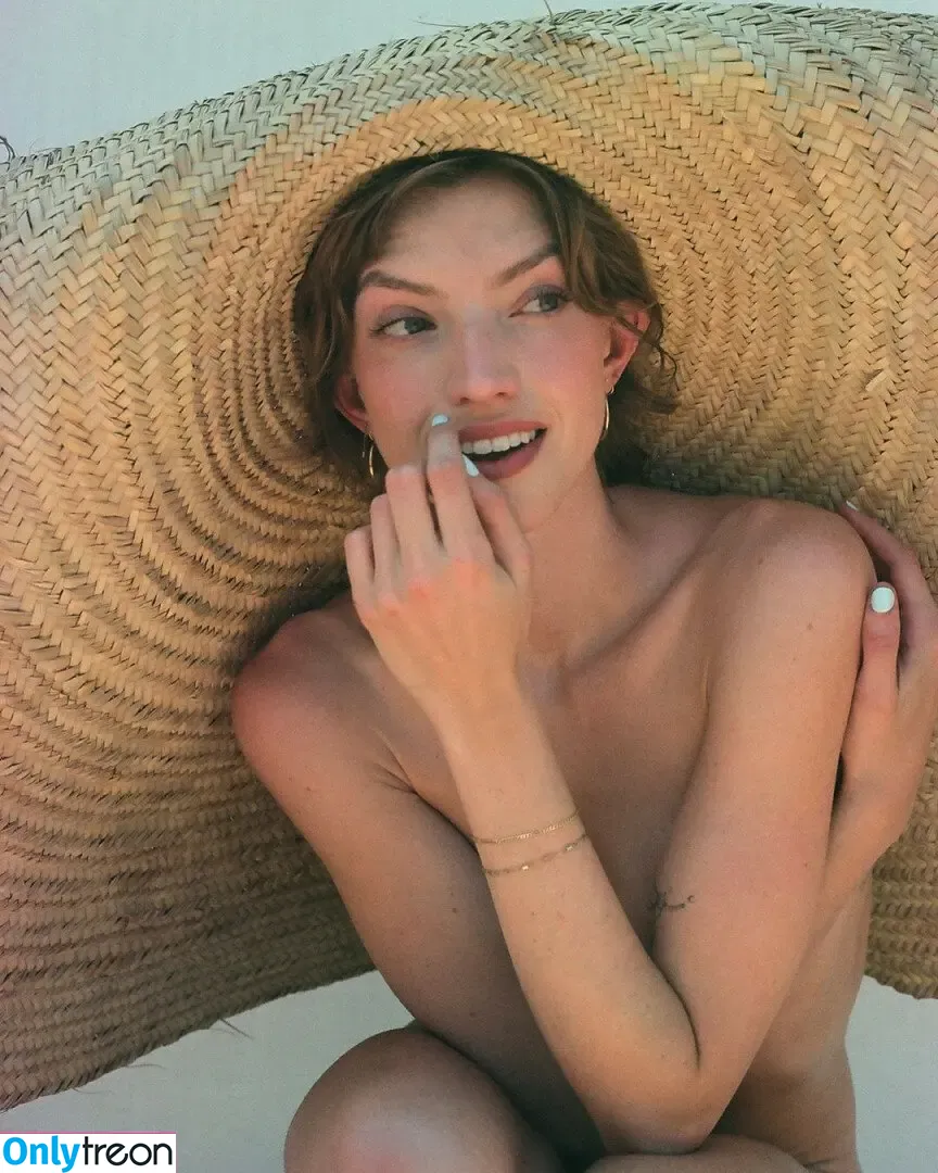 Niamh Adkins nude photo #0225 (niamhadkins)