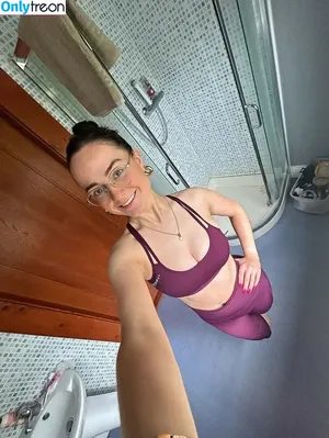 Niamh Cryan / niamh_cryan nude photo #0219