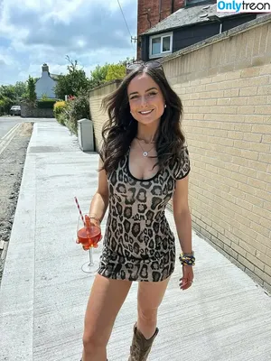 Niamh Cryan / niamh_cryan nude photo #0223