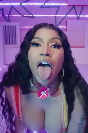 Nicki Minaj / nickiminaj nude photo #0292