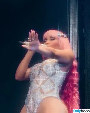 Nicki Minaj / nickiminaj nude photo #0677