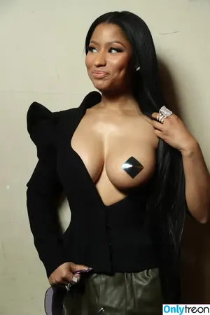 Nicki Minaj / nickiminaj nude photo #0762