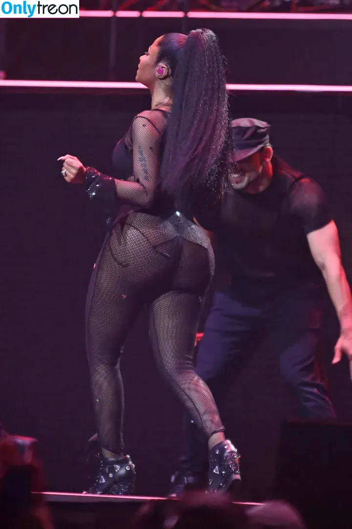 Nicki Minaj nude photo #0023 (nickiminaj)