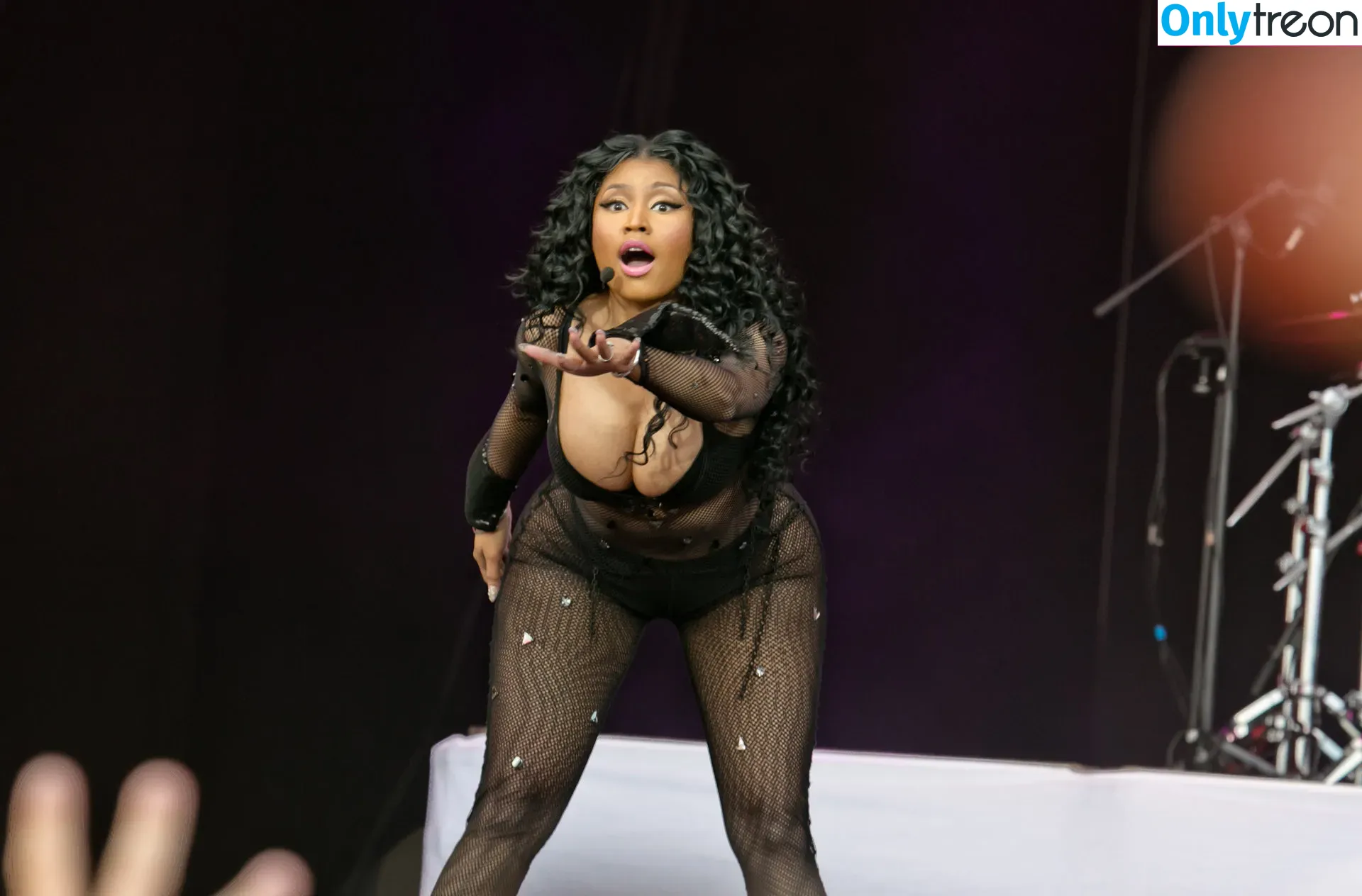 Nicki Minaj nude photo #0047 (nickiminaj)