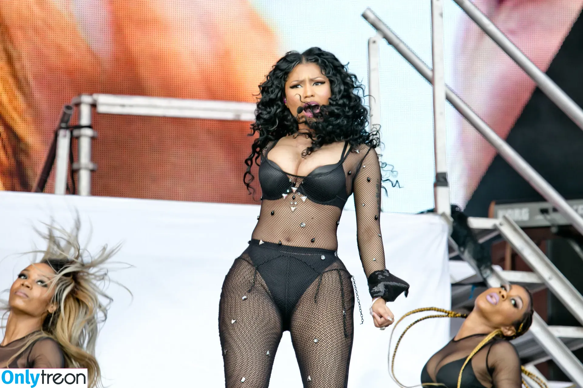 Nicki Minaj nude photo #0053 (nickiminaj)