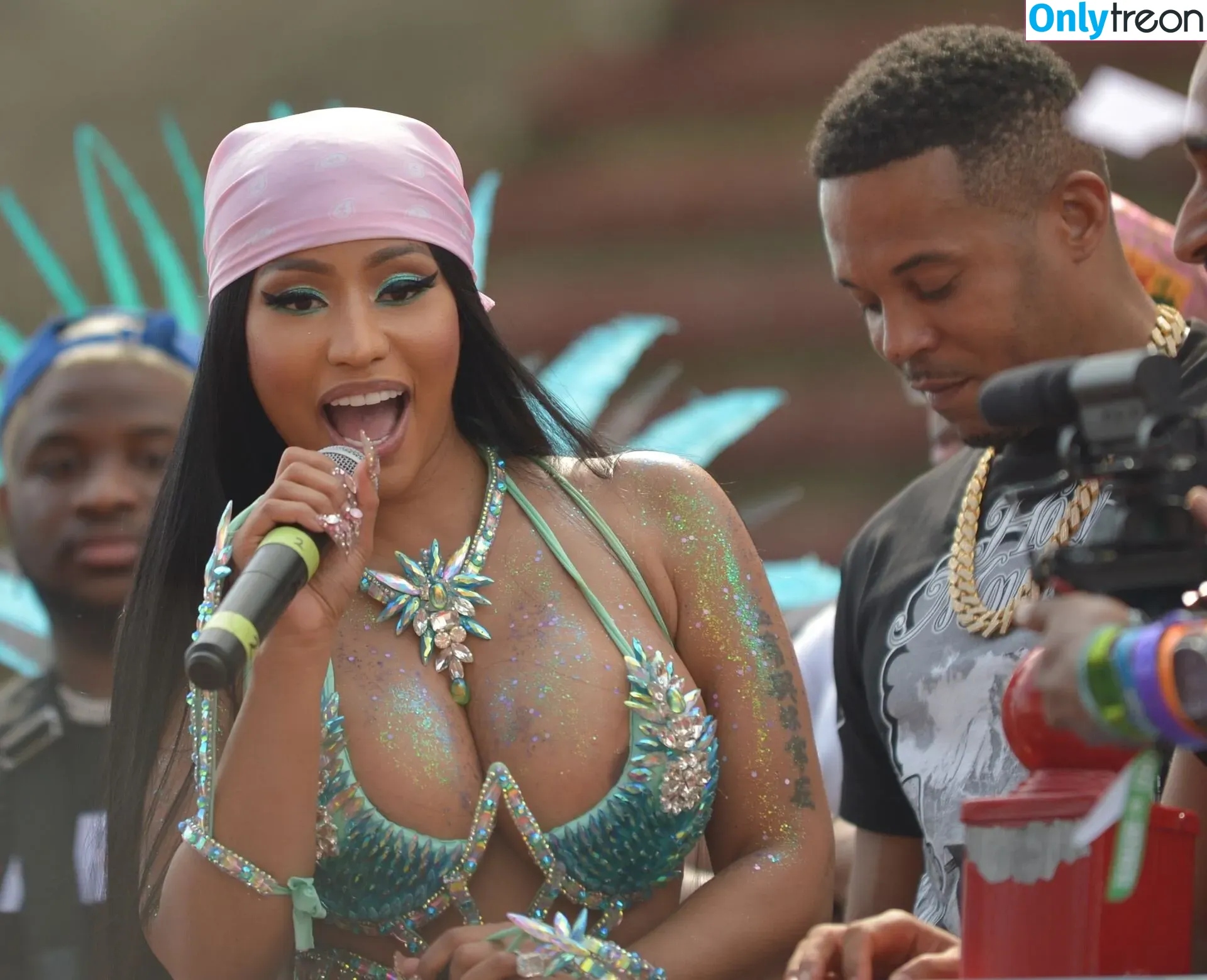 Nicki Minaj nude photo #0195 (nickiminaj)