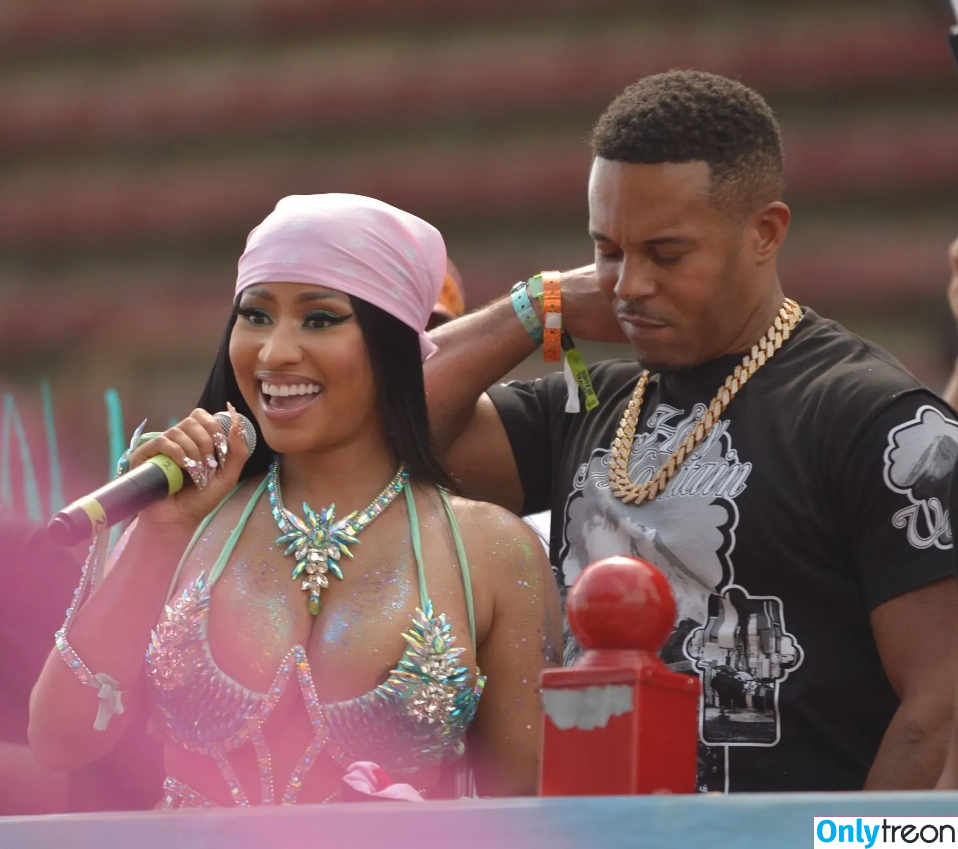 Nicki Minaj nude photo #0197 (nickiminaj)