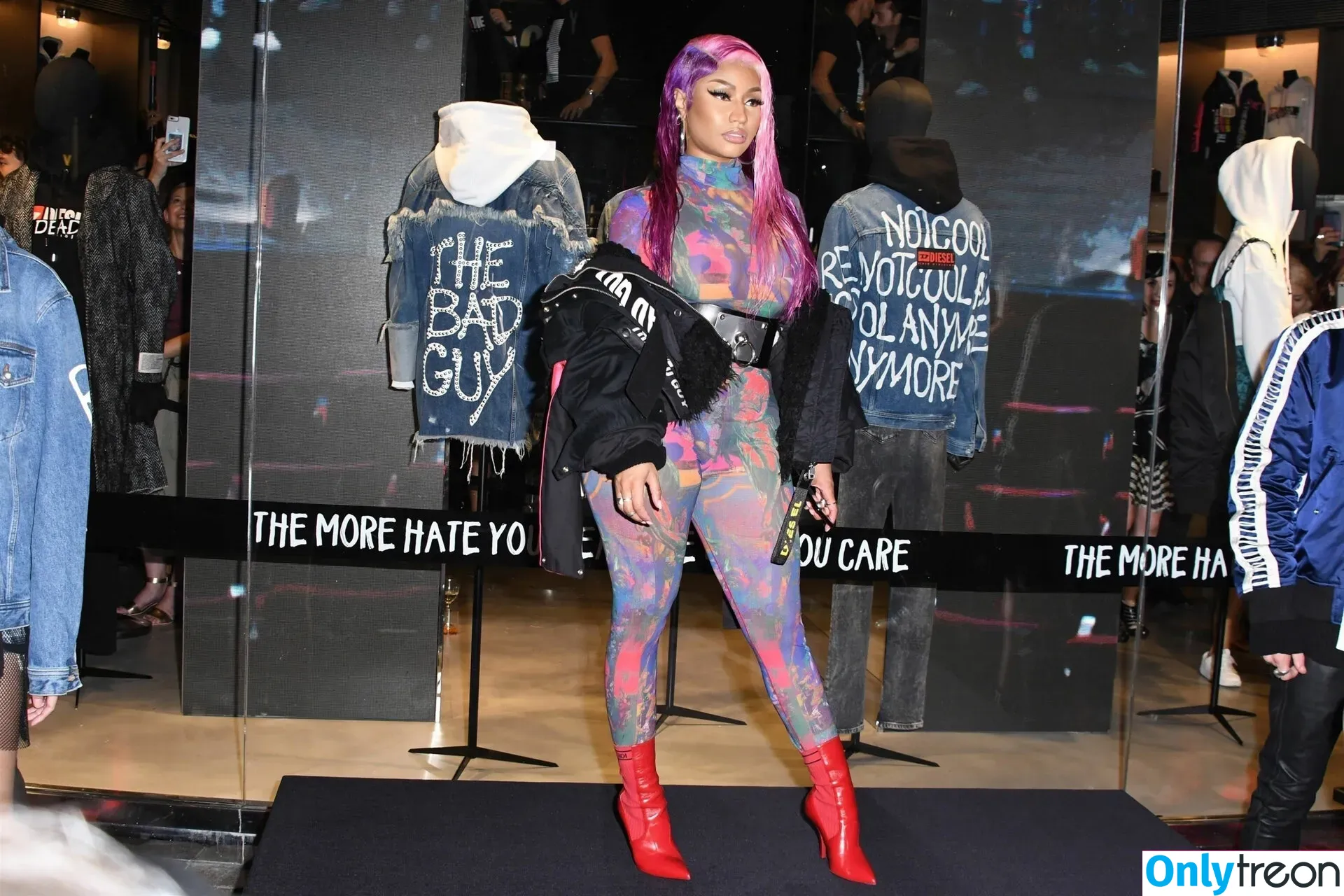 Nicki Minaj nude photo #0210 (nickiminaj)