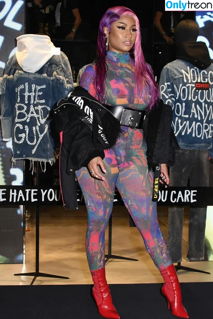 Nicki Minaj nude photo #0211 (nickiminaj)