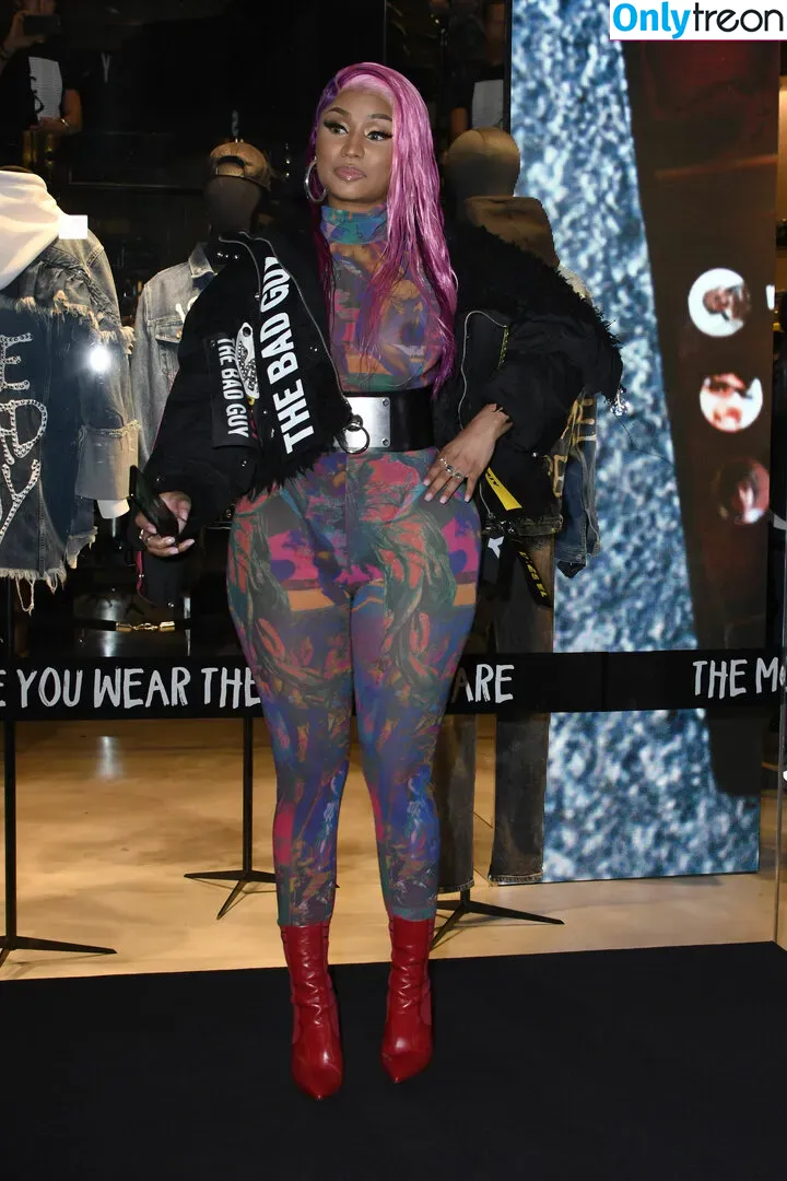 Nicki Minaj nude photo #0216 (nickiminaj)