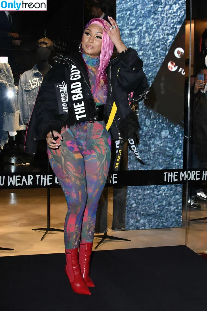 Nicki Minaj nude photo #0217 (nickiminaj)