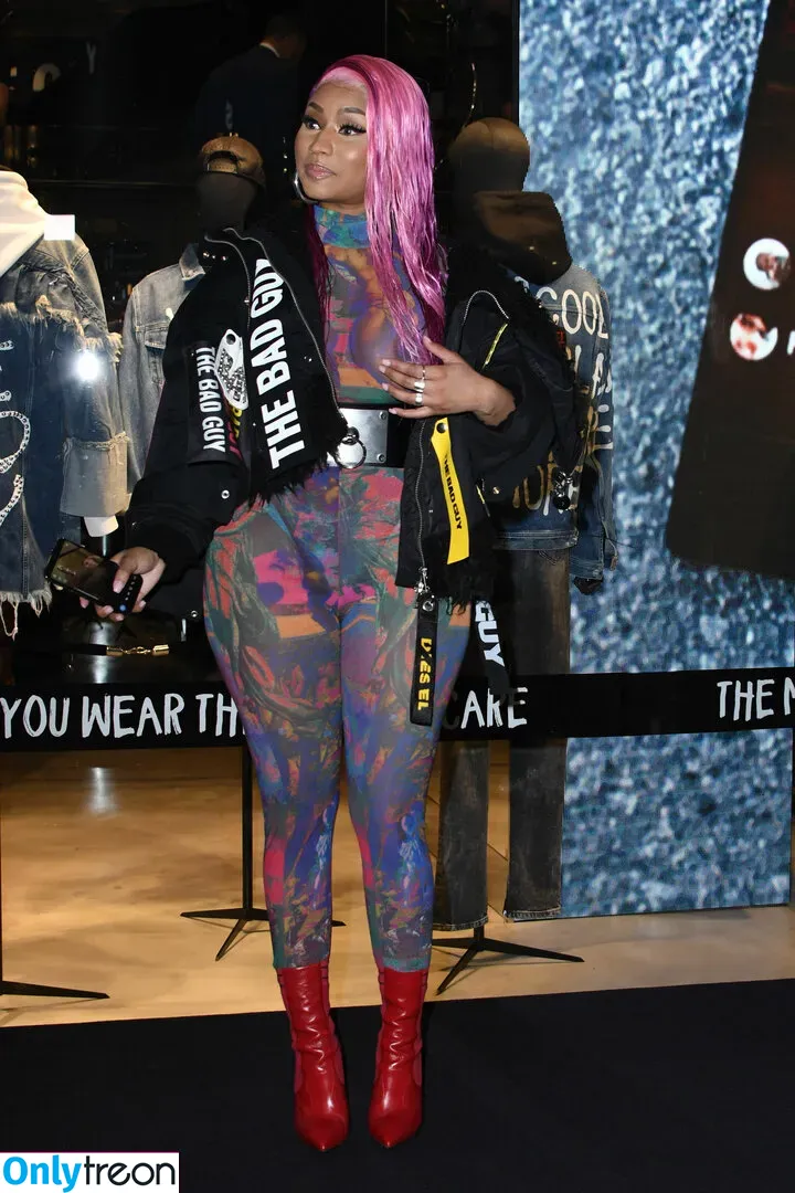 Nicki Minaj nude photo #0218 (nickiminaj)