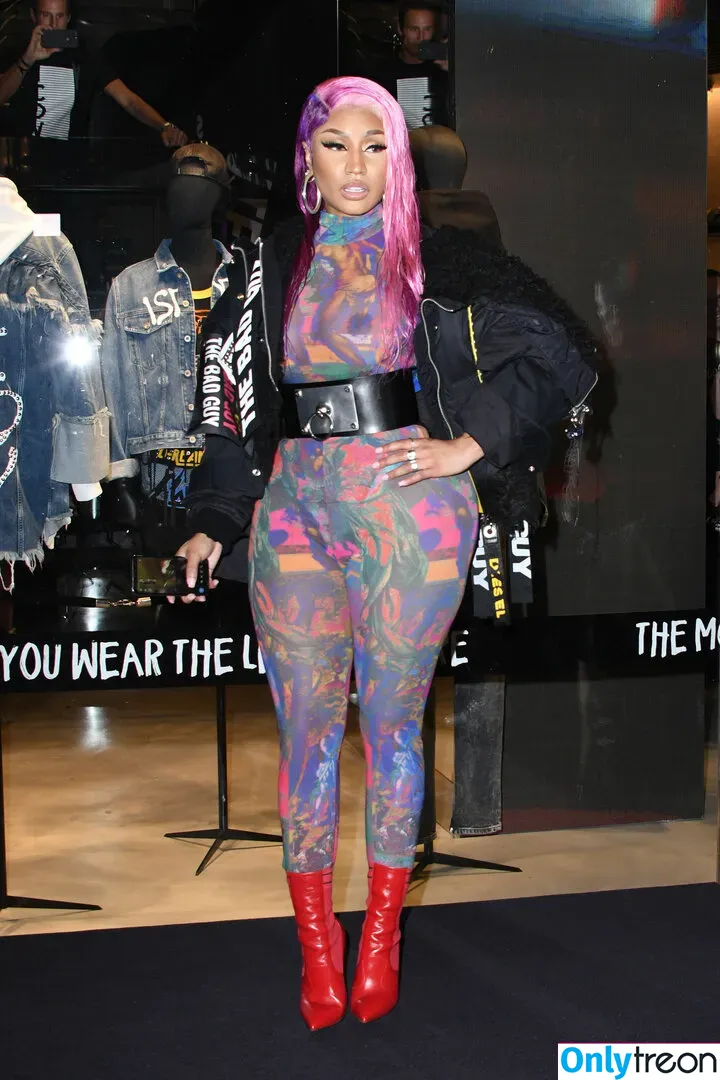 Nicki Minaj nude photo #0220 (nickiminaj)