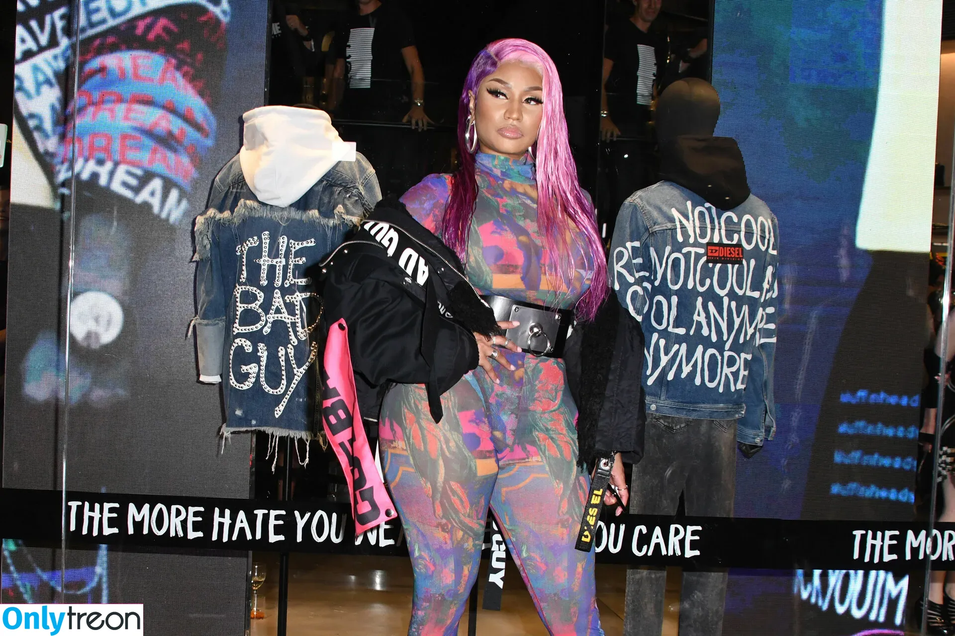 Nicki Minaj nude photo #0222 (nickiminaj)