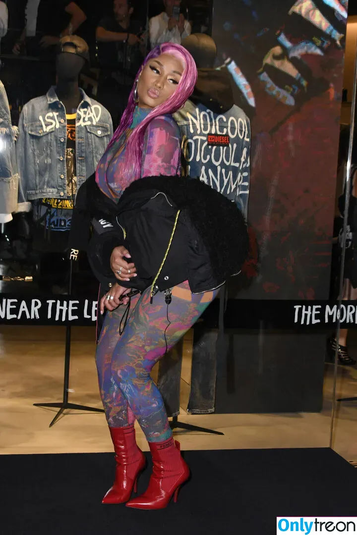 Nicki Minaj nude photo #0227 (nickiminaj)