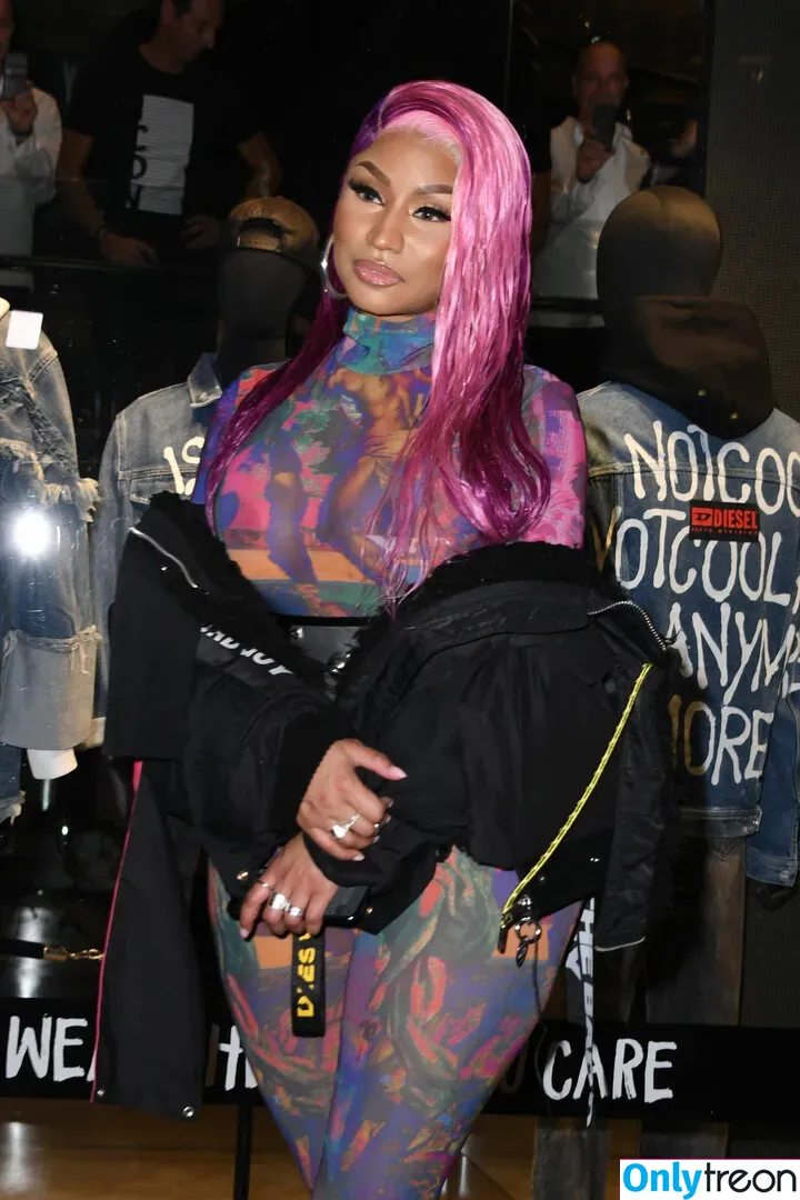 Nicki Minaj nude photo #0228 (nickiminaj)
