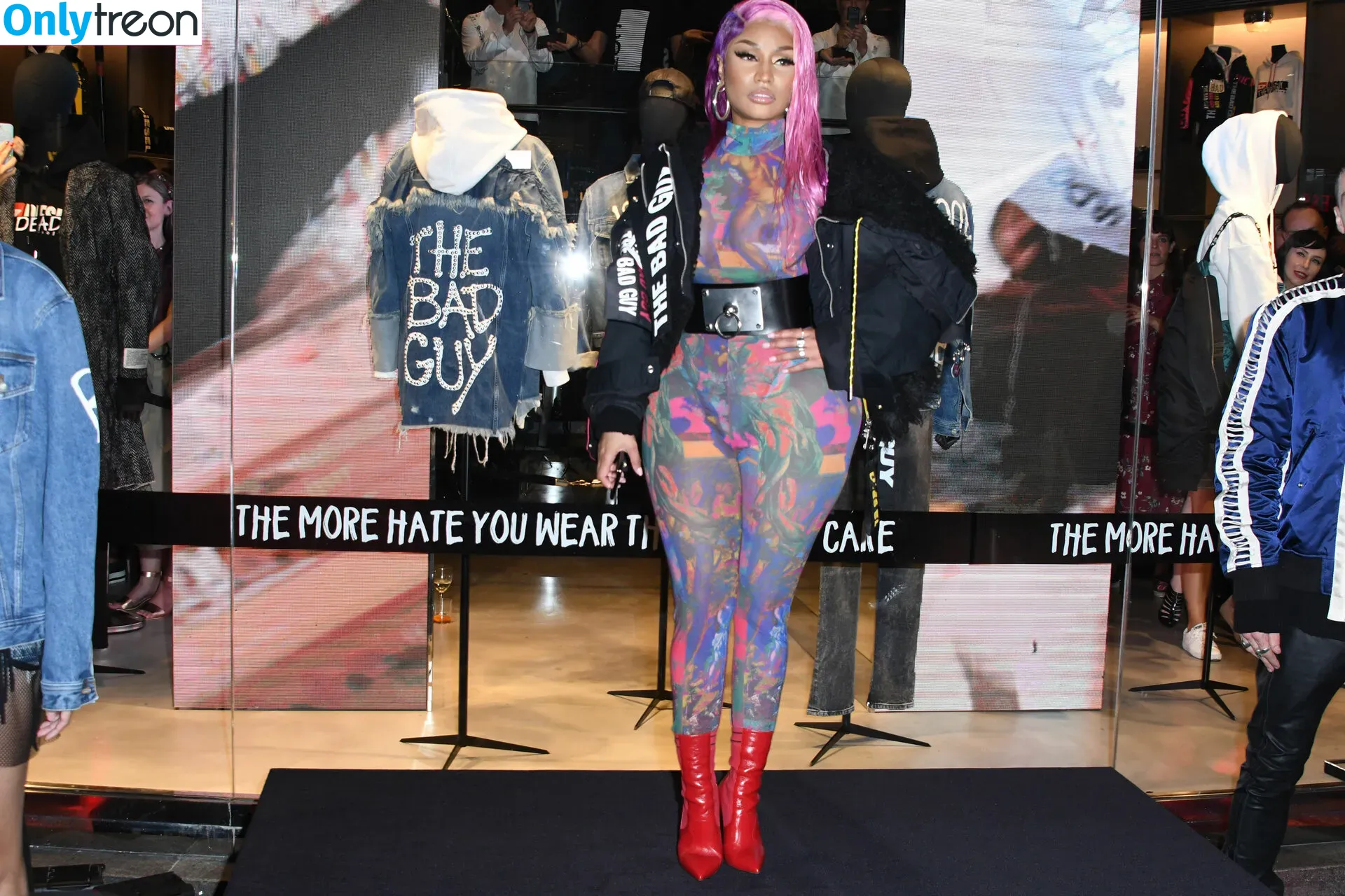 Nicki Minaj nude photo #0231 (nickiminaj)