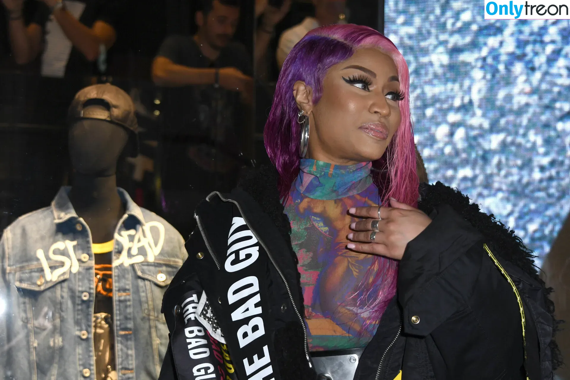 Nicki Minaj nude photo #0235 (nickiminaj)